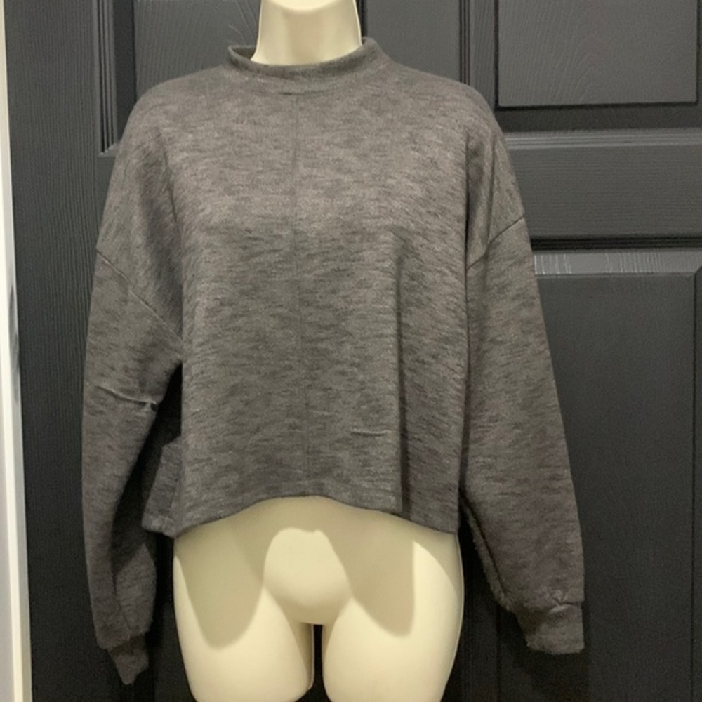 Urban Romantics Gray Sweatshirt Pullover Size Large